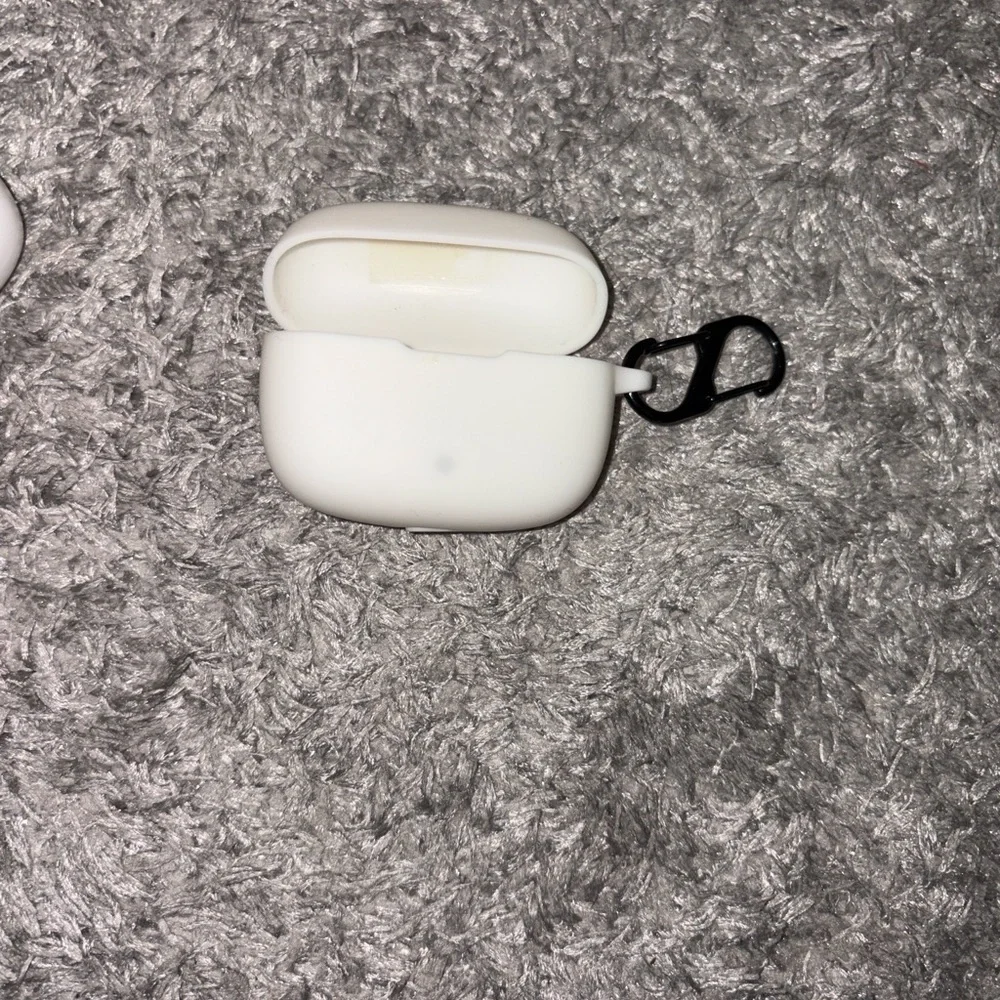 JBL VIBE 200TWS Wireless Earbuds with Case and Charger Cord, Lightly Used